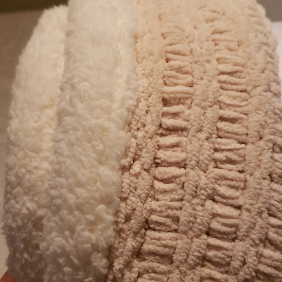 Koolaburra by Ugg Mila Throw - Picture 6 of 9